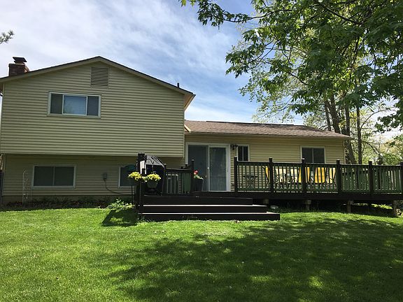 2nd image of 3951 Magnolia Pl