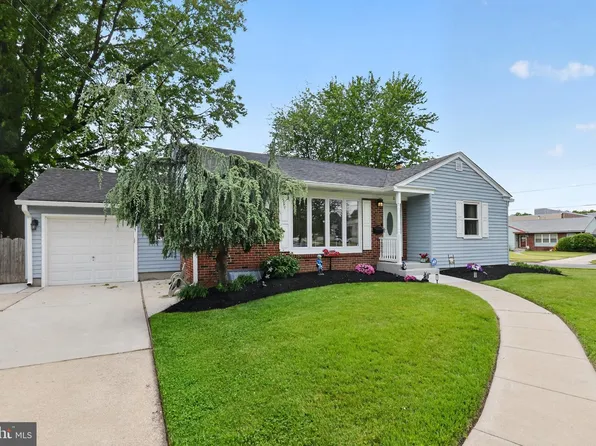 2 Surrey Ct, Cherry Hill, NJ 08034