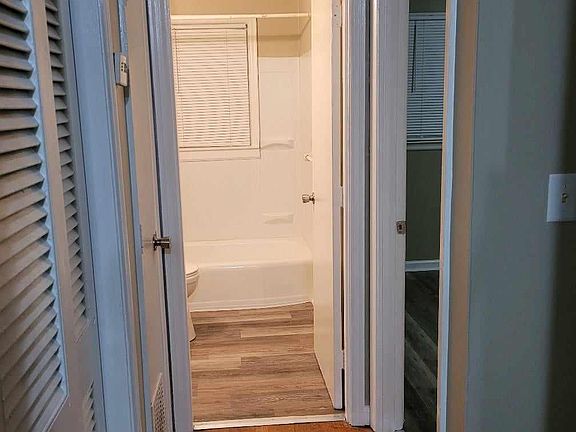 4th image of 1820 Augusta Dr APT 6