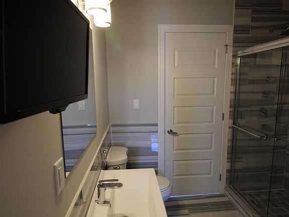 5th image of 602 S 2nd St APT 10