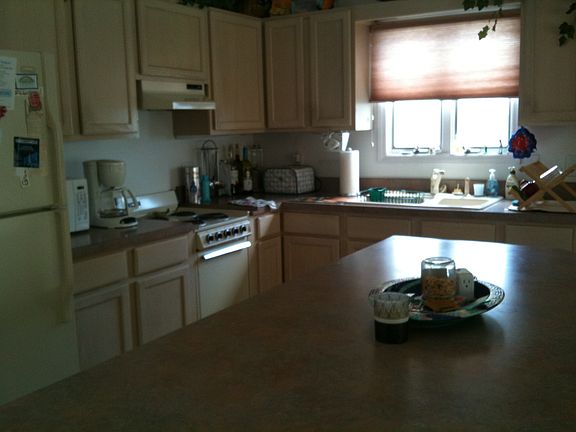 5th image of 174 S Guthrie Ln