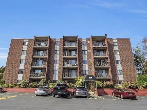 131 Franklin St APT 306, Stoneham, MA 02180