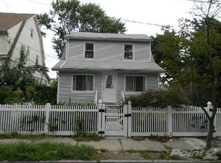 132 Woodpoint Rd, Brooklyn, NY 11211