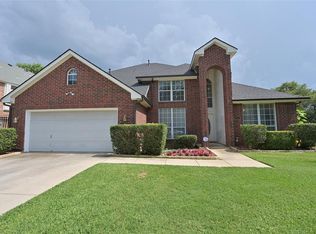 800 Forest Crossing Dr, Hurst, TX 76053