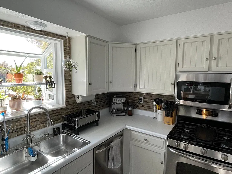 1025 Sparta Dr — Photo 4