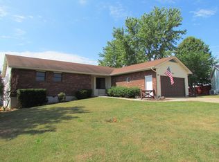1104 Crystal Ct, Troy, MO 63379