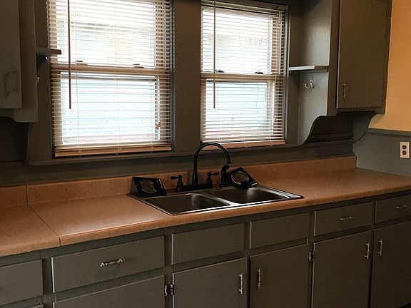 4th image of 1608 Avenue E