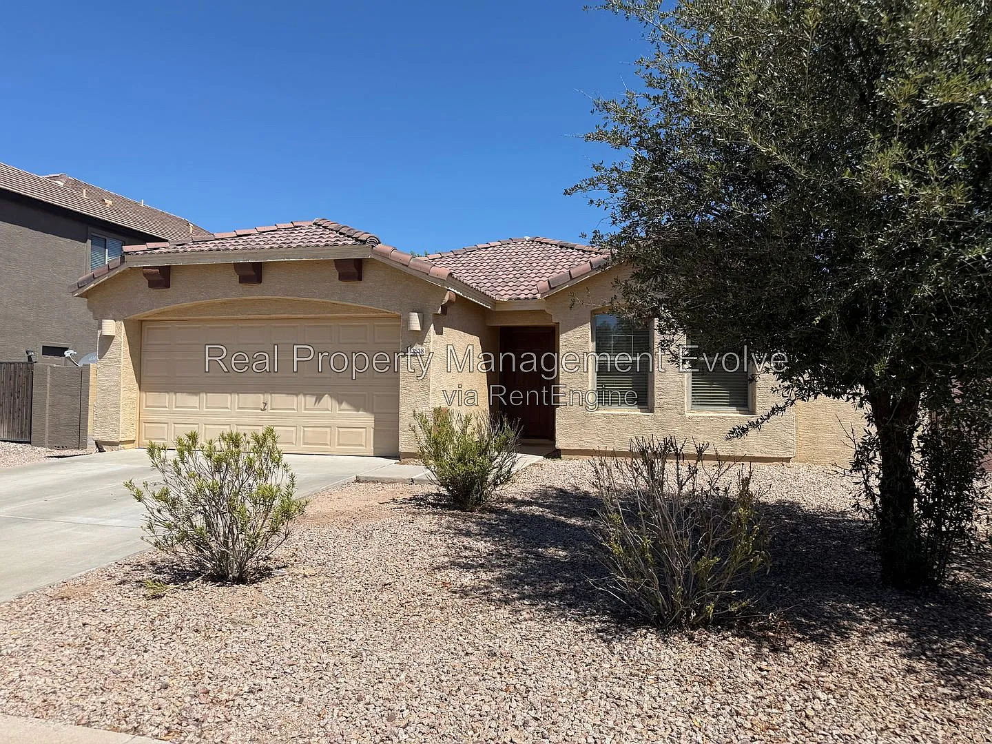 4 bed, 2.0 bath, 1749 sqft, $2,290 — Photo 3