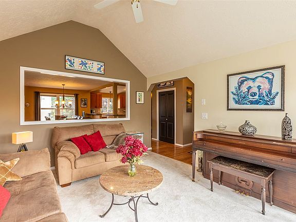 3rd image of 5005 E Glenngrae Ln