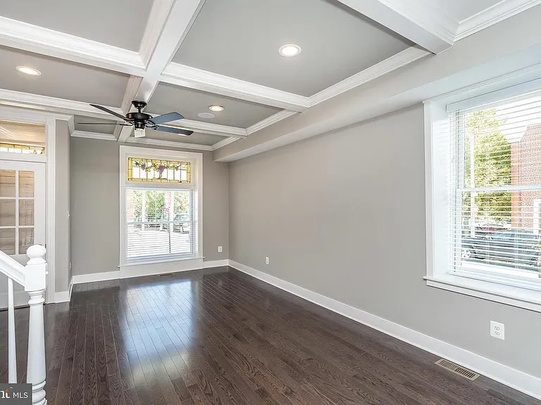 3729 Foster Ave — Photo 10
