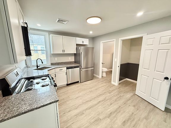 5th image of 9 Rock St #2