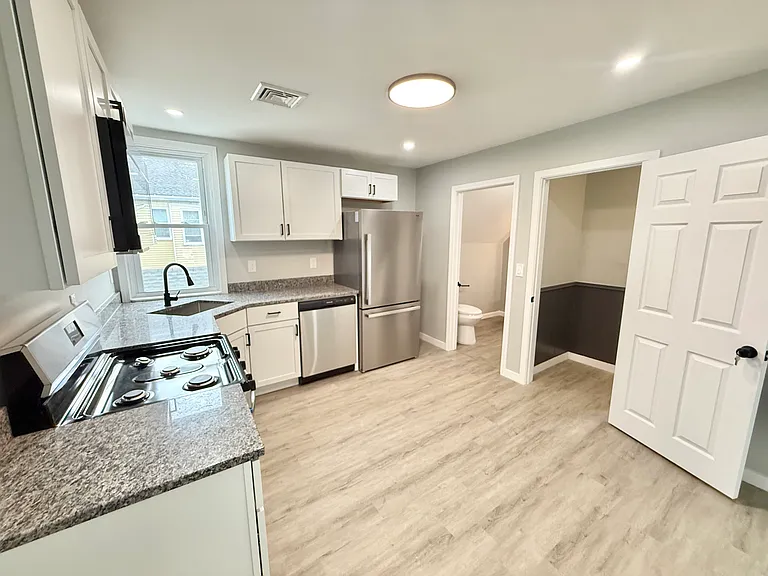 9 Rock St #2 — Photo 5