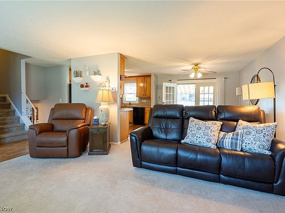 5th image of 546 Fieldstone Dr