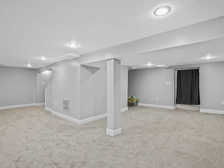 310 Maryland Ave — Photo 35