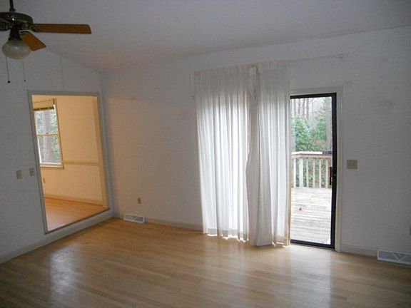 3rd image of 308 Dunncroft Ct