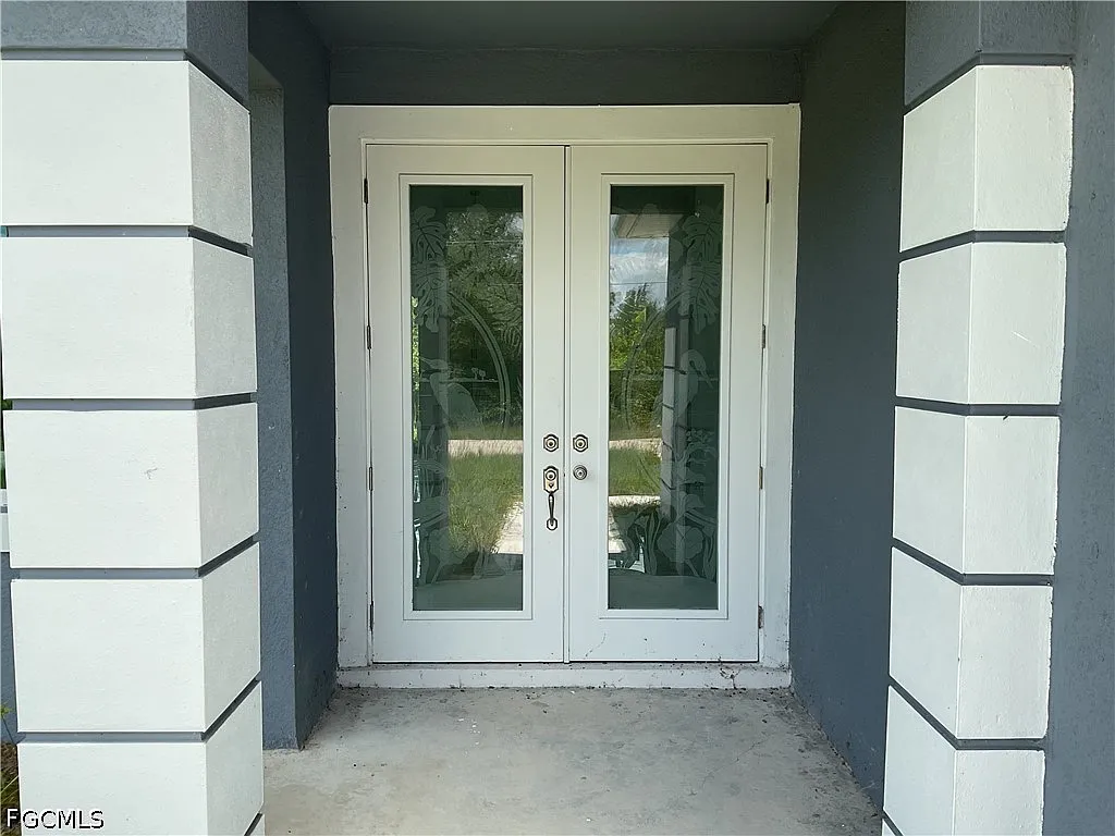 3 bed, 2.0 bath, 1752 sqft, $2,000 — Photo 1