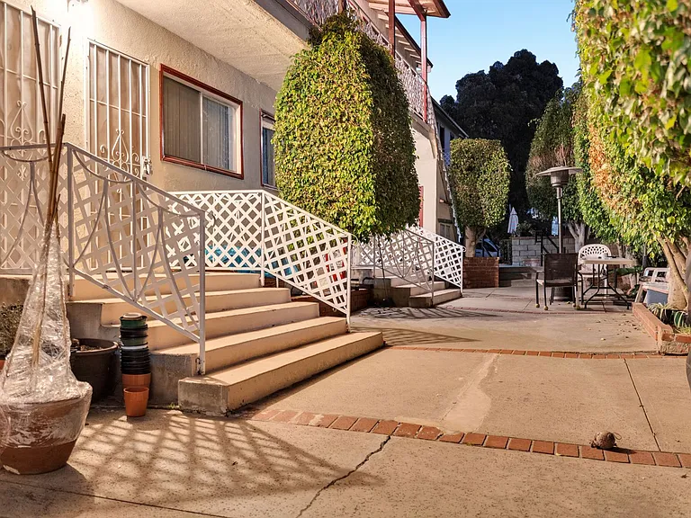 1411 Federal Ave — Photo 4
