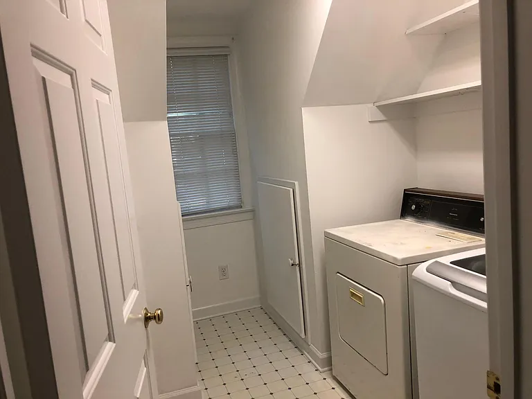 100 Landsdowne Ct — Photo 12