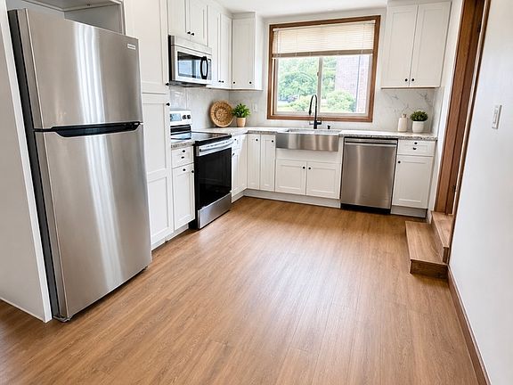 3rd image of 2821 W 102nd St SW