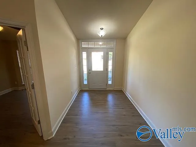 3 bed, 2.0 bath, 2210 sqft, $1,995 — Photo 4