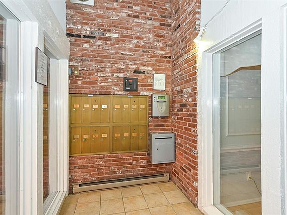 4th image of 508 Coeur De Royale Dr APT 404