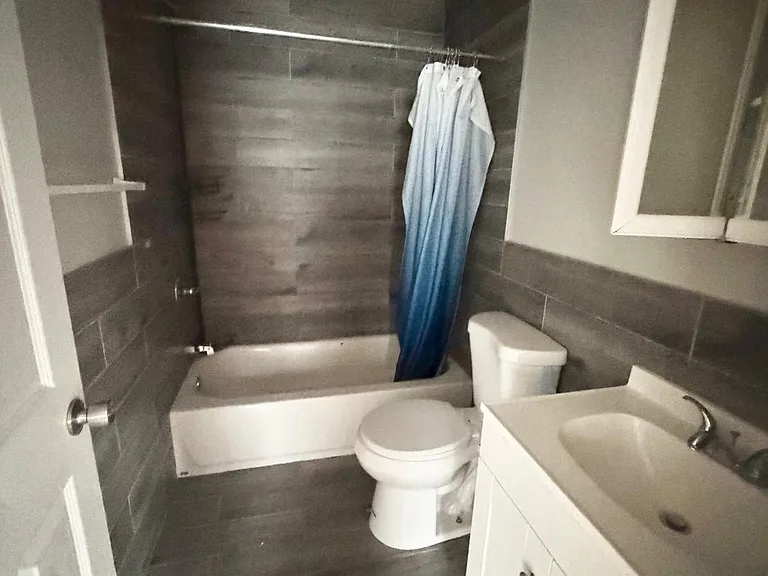 691 Elm St #2 — Photo 4