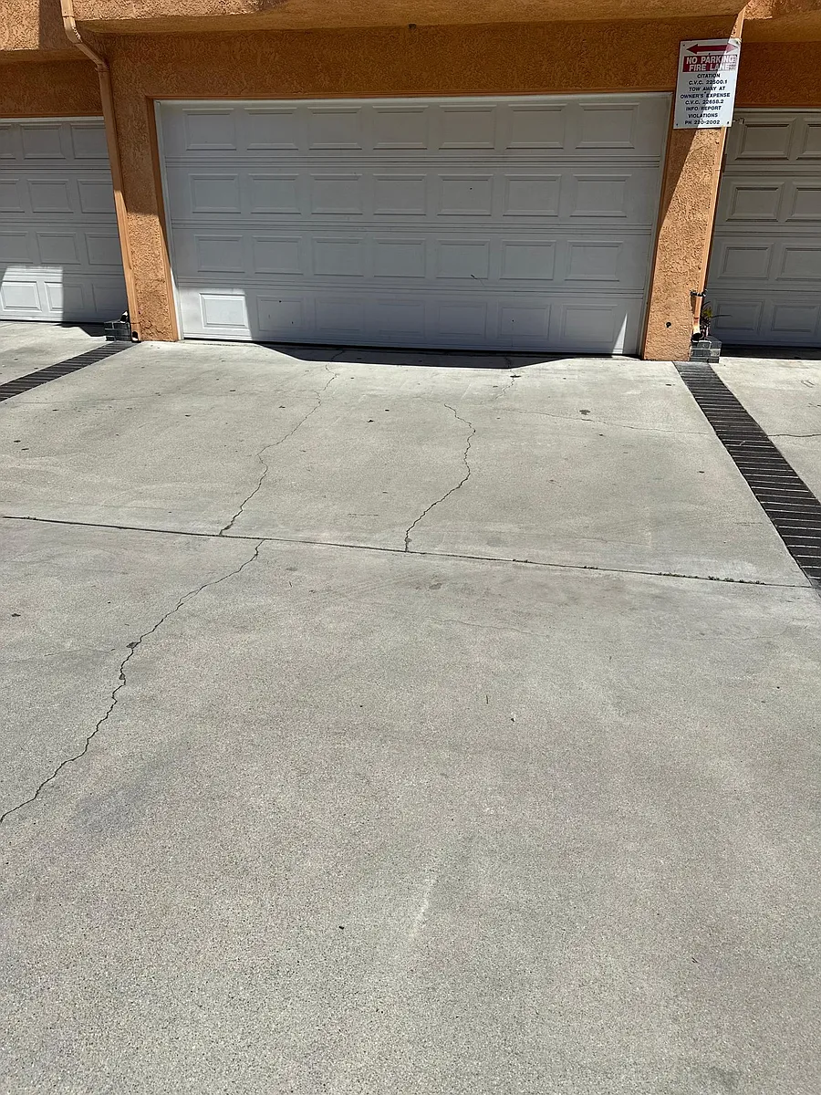 Building Photo - 14005 Arthur Ave #13