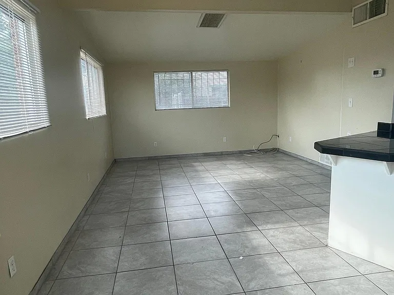 1314 N Venice Ave — Photo 7