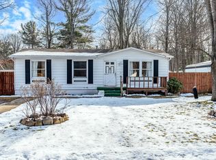 523 W Ridge Dr, Sanford, MI 48657