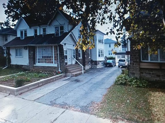 Parking (Up to 4 cars)