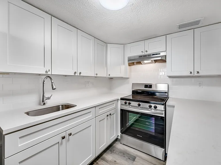 1259 Franklin St #D — Photo 4