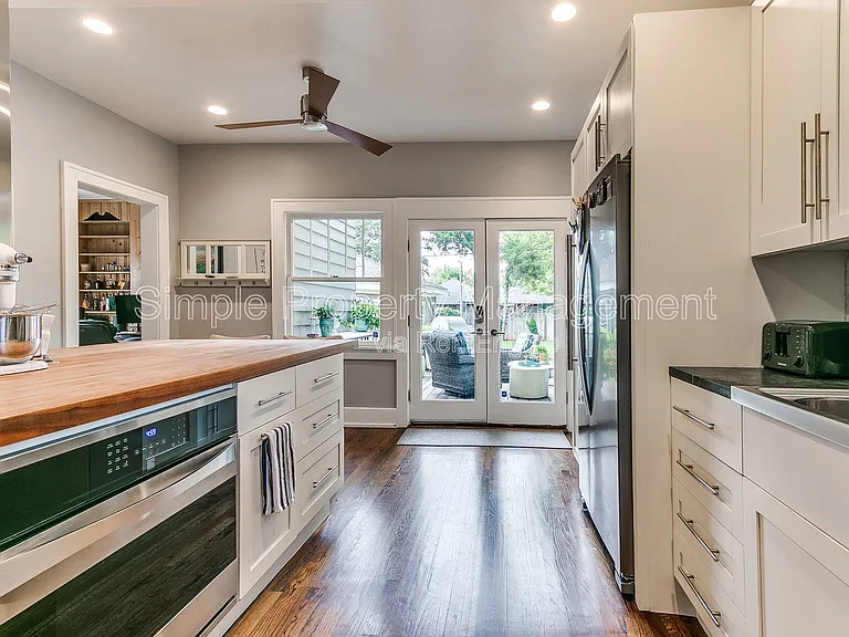 223 NW 21st St — Photo 35