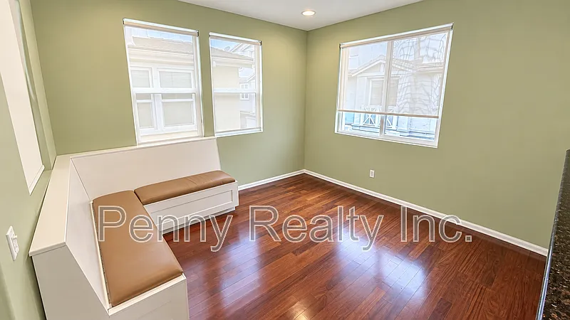 3 bed, 3.5 bath, 1451 sqft, $4,495 — Photo 3