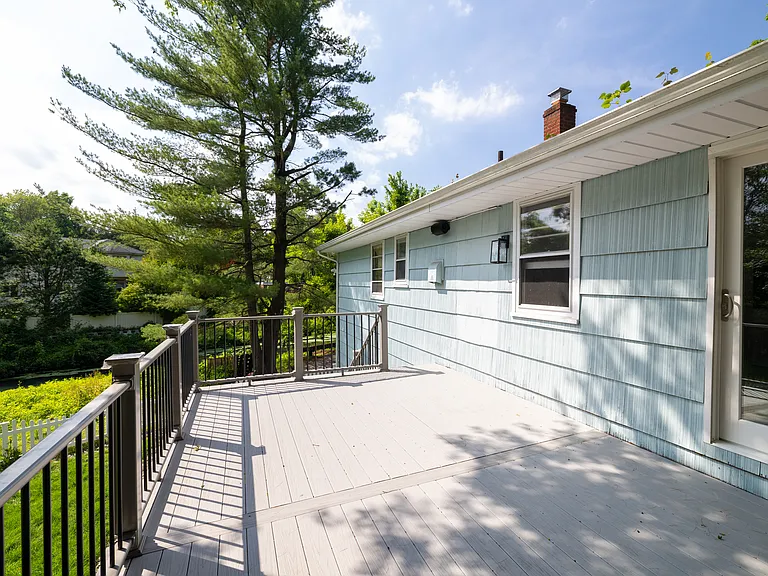 138 Grant Ave — Photo 18