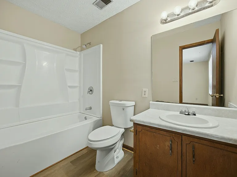 1701 Rose Garden Ln — Photo 2