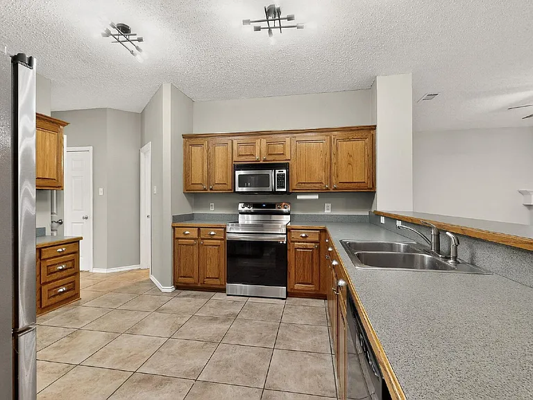 165 Hirth Dr — Photo 7
