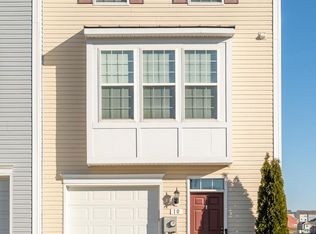 10 Landis Ct, Falling Waters, WV 25419