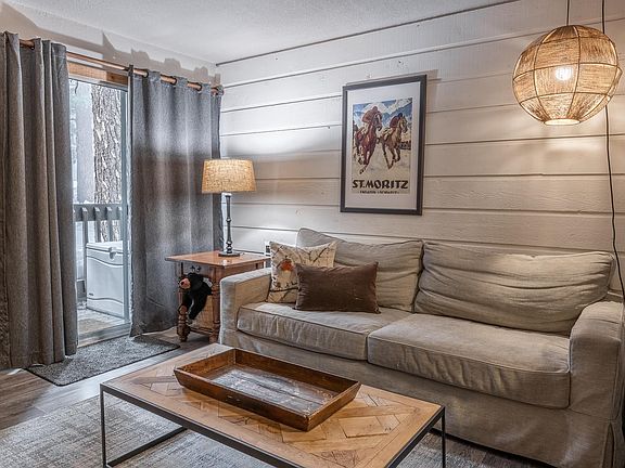 3rd image of 2289 Sierra Nevada Rd #F8