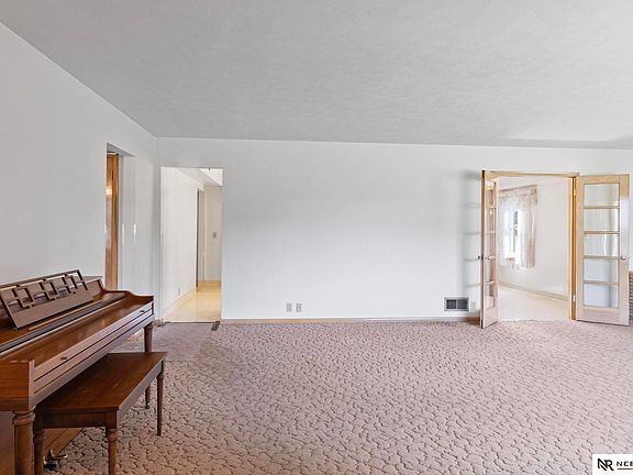 3rd image of 7705 Woolworth Ave