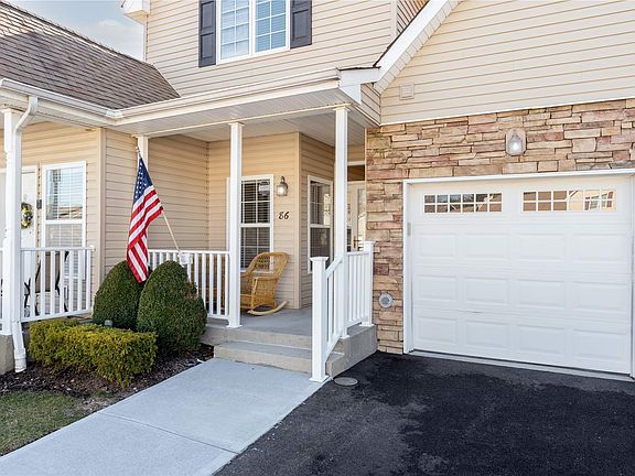 2nd image of 86 Pond Cir #86