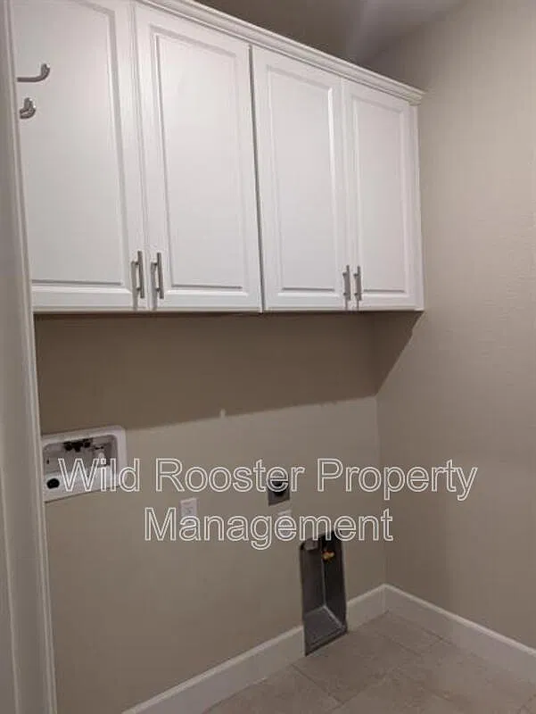 4 bed, 3.0 bath, 2161 sqft, $2,995 — Photo 2