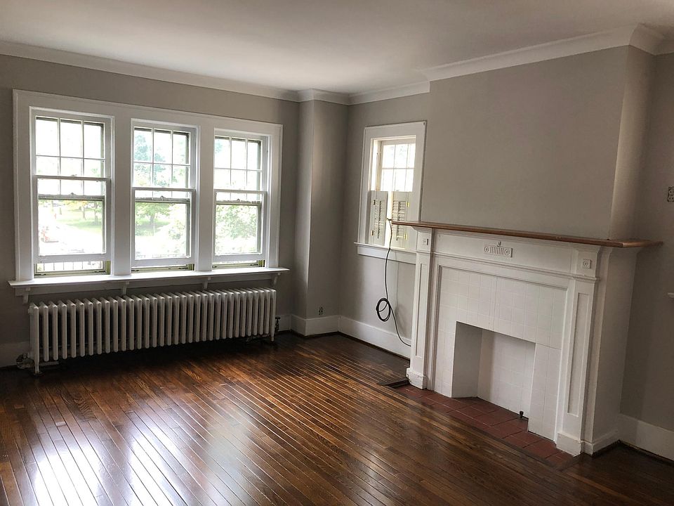 1st image of 149 College St #2