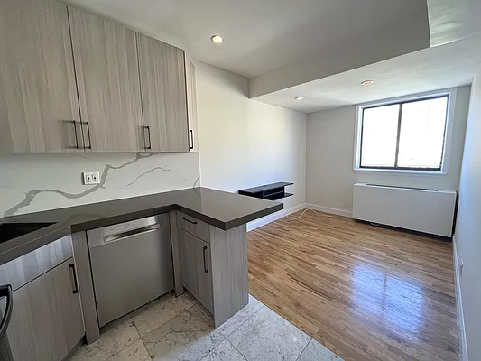 Rented by Akam Sales and Brokerage | media 10