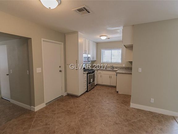 4th image of 210 Meyers Ave