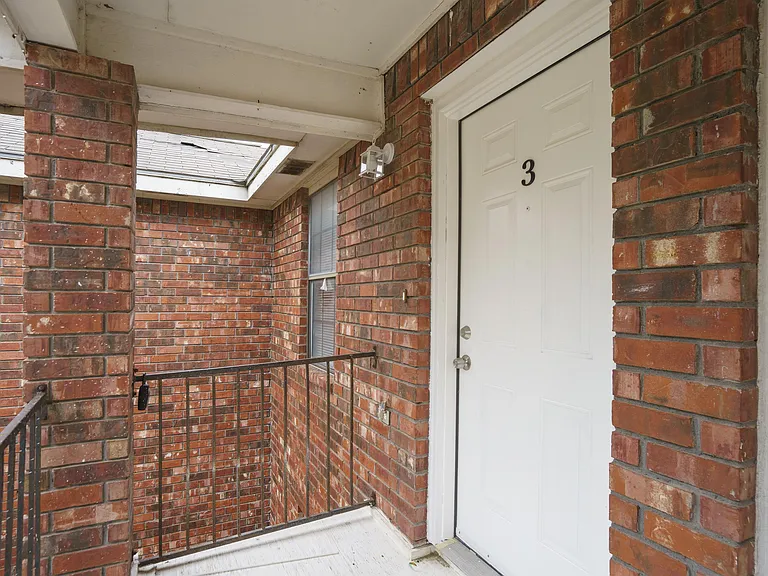 1918 Angus St S #3 — Photo 33
