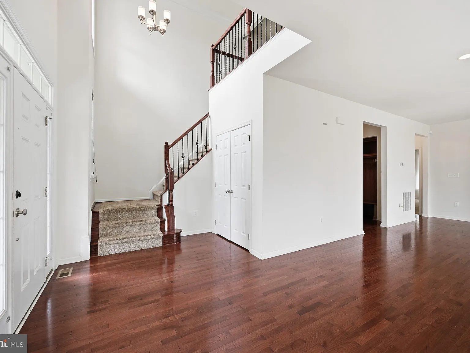 4 bed, 3.0 bath, 4958 sqft, $4,995 — Photo 4