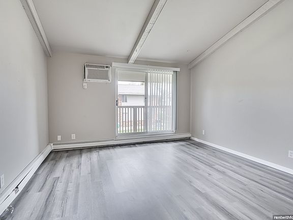 5th image of 3000 W Spencer St #F90