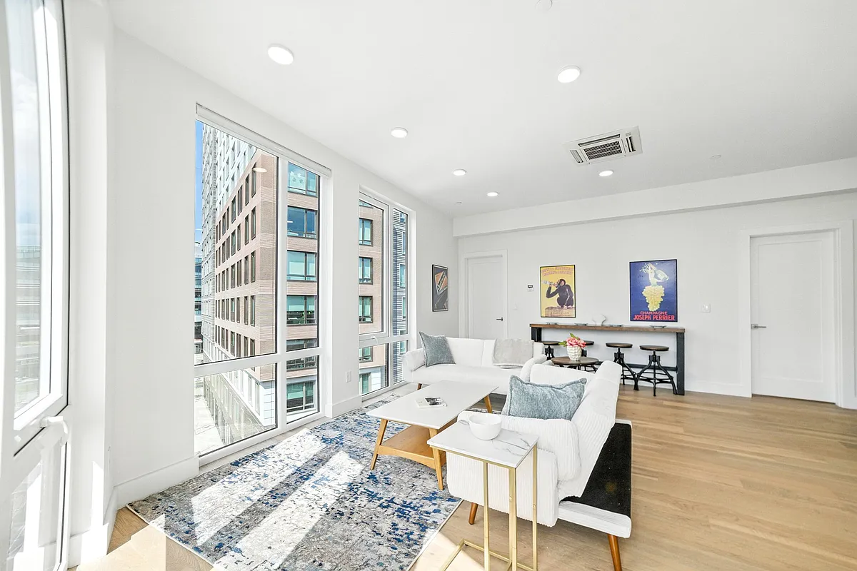 Building Photo - 36-38 Hichborn St #506