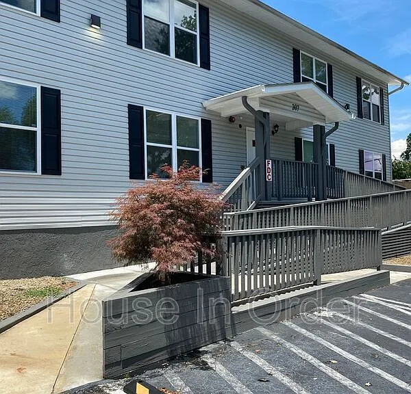 307 8th Ave E #102 — Photo 12
