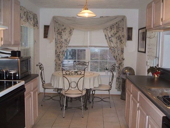 Eat-in kitchen with newly tiled floor.
